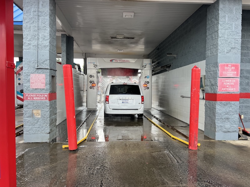 automatic car wash bay at Mo Sudz Newberry SC